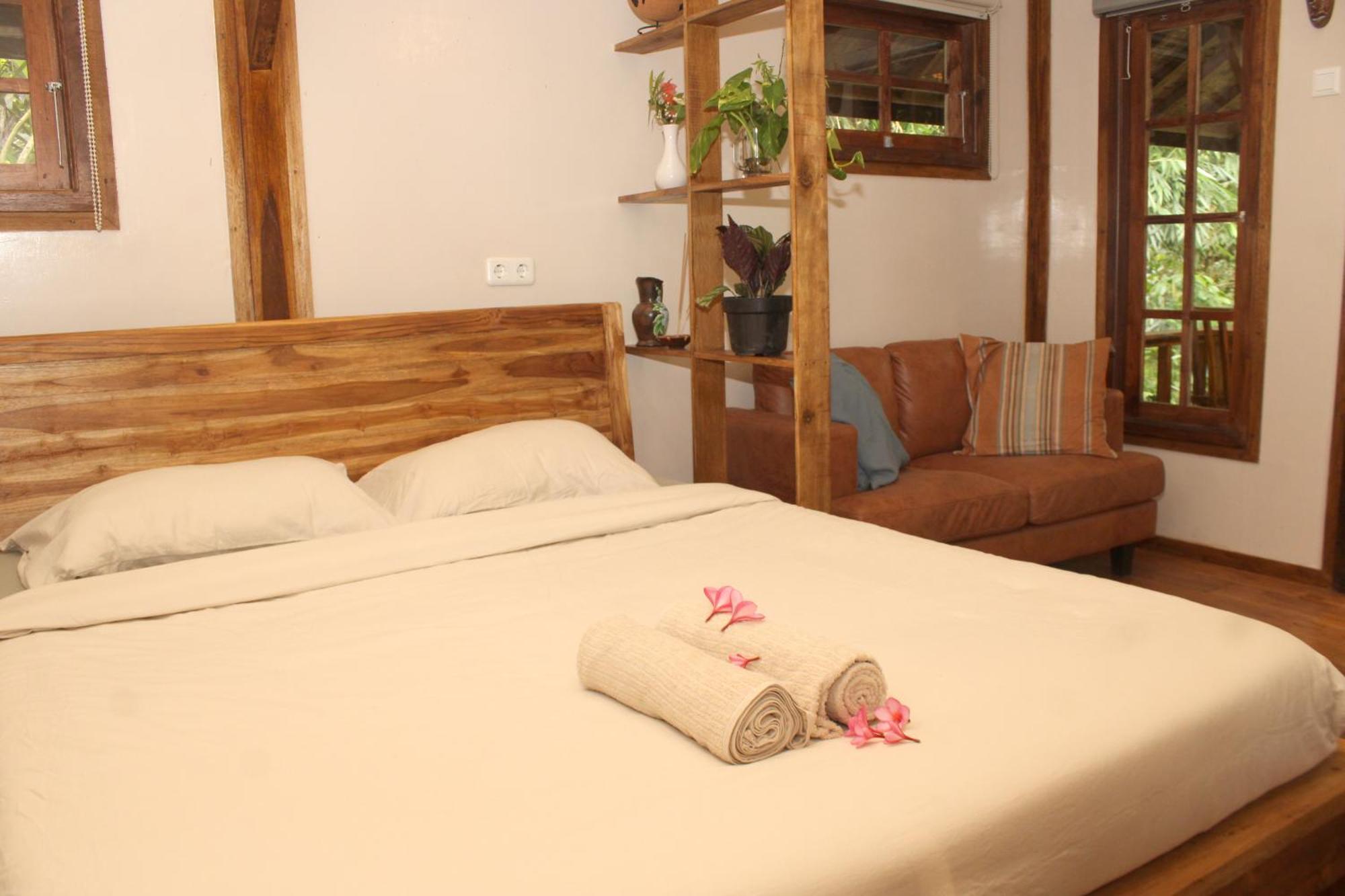 Homestay Santai House Tetebatu