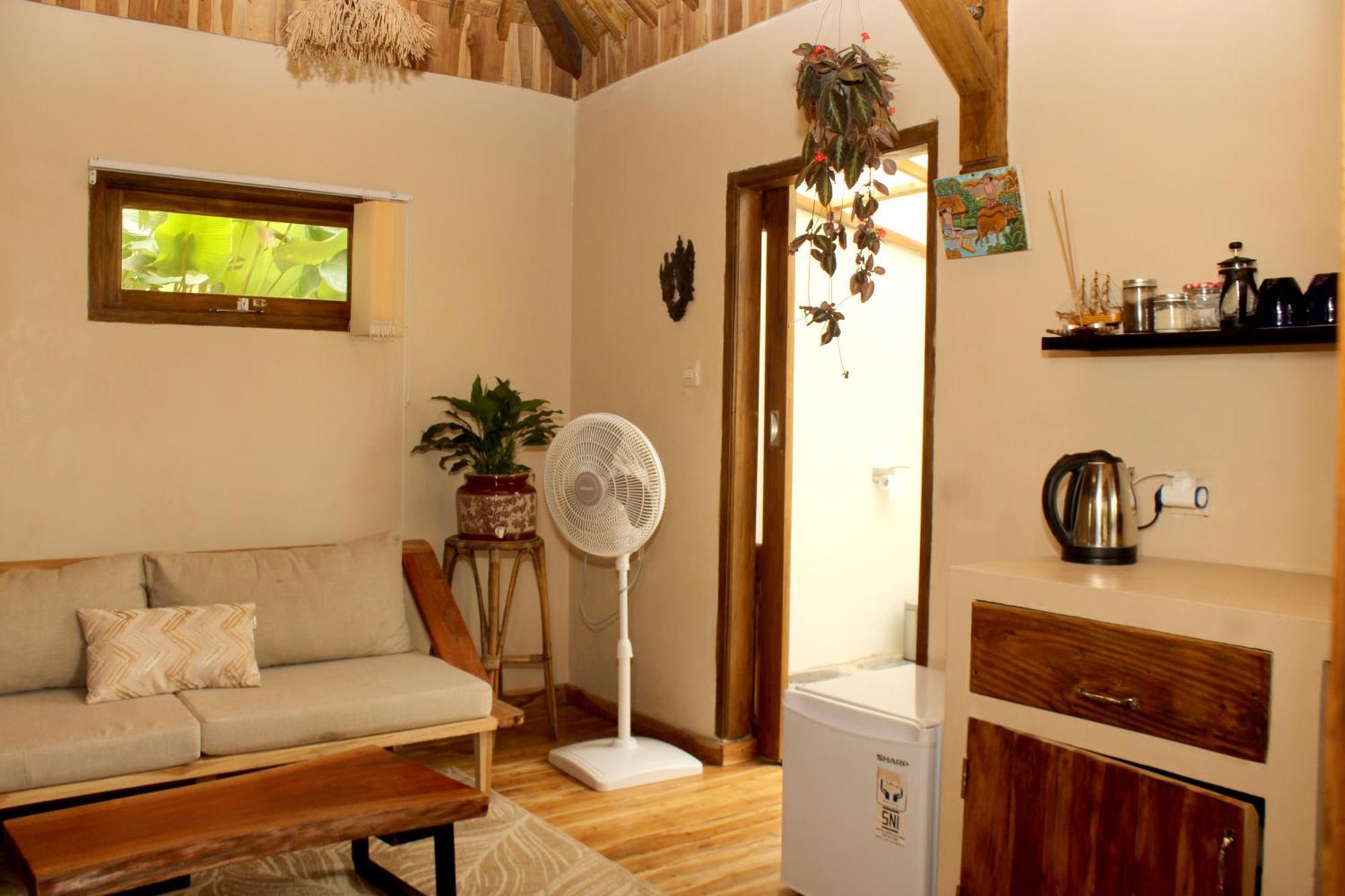 Santai House Homestay *