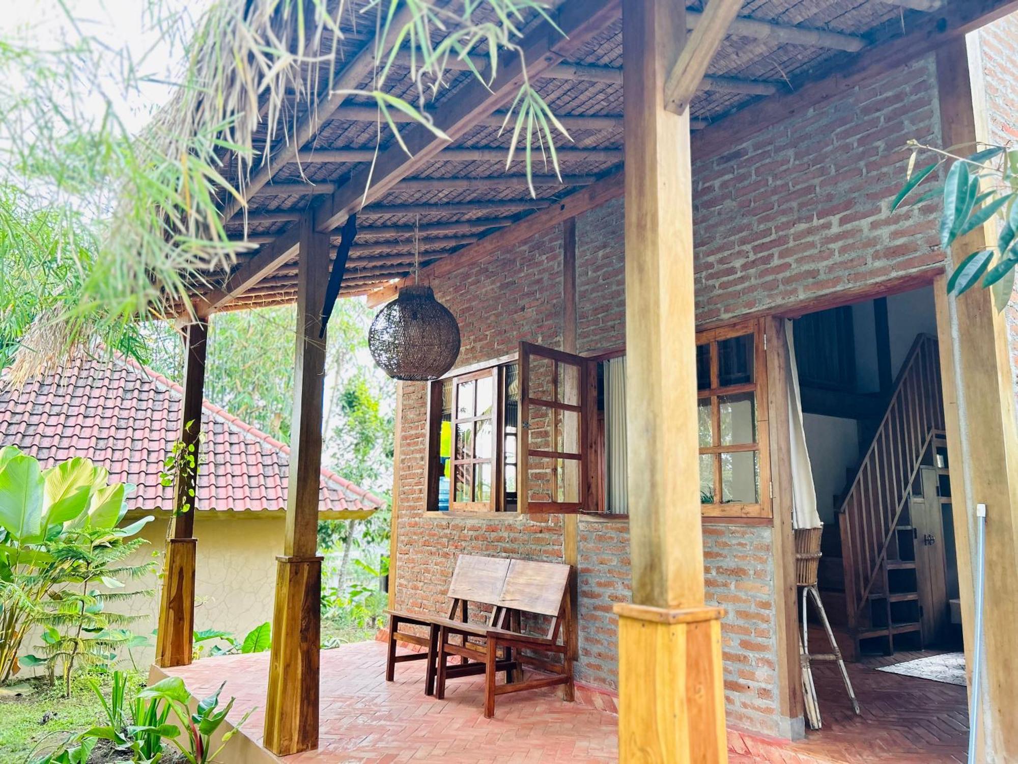 Homestay Santai House Tetebatu